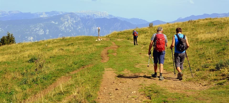 Alzati e cammina: i benefici della camminata per ridurre lo stress e migliorare la salute