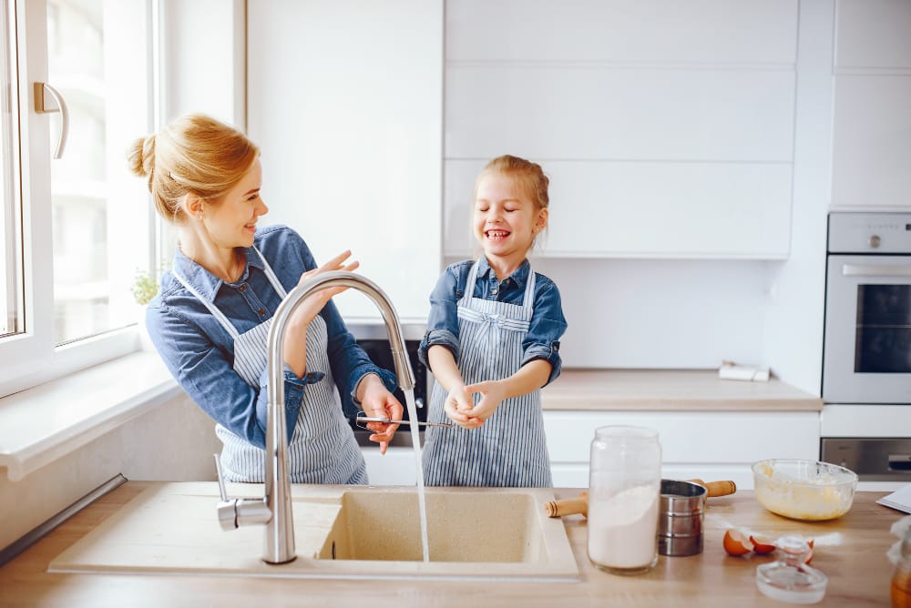 L'invasione invisibile: perché dire addio alla plastica monouso parte dalla tua acqua L'invasione invisibile: perché dire addio alla plastica monouso parte dalla tua acqua