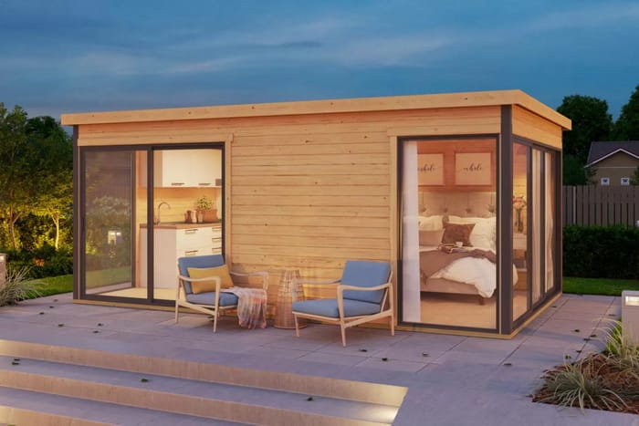 casa-in-legno-da-giardino-con-cucina-e-letto-allinterno.jpg