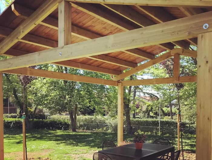 gazebo-in-legno-da-giardino.jpg