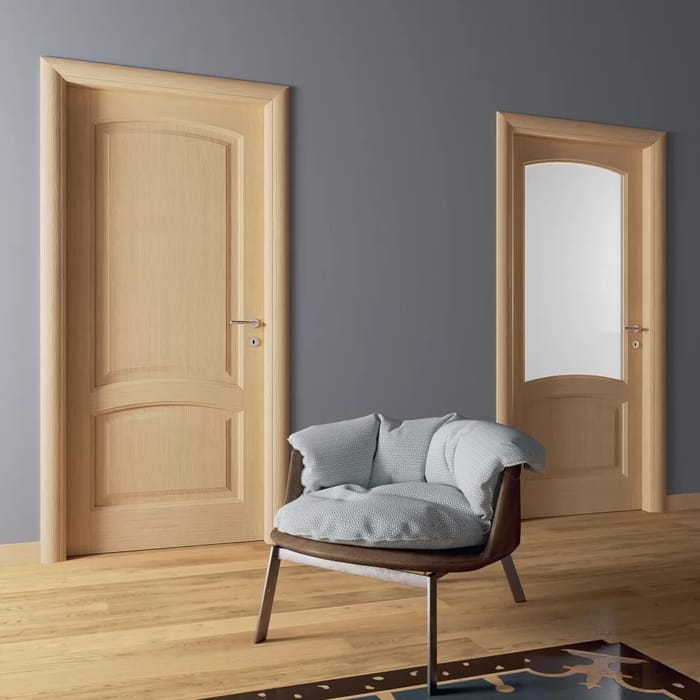 porte-da-interno-di-legno-chiaro-con-vetro.jpg