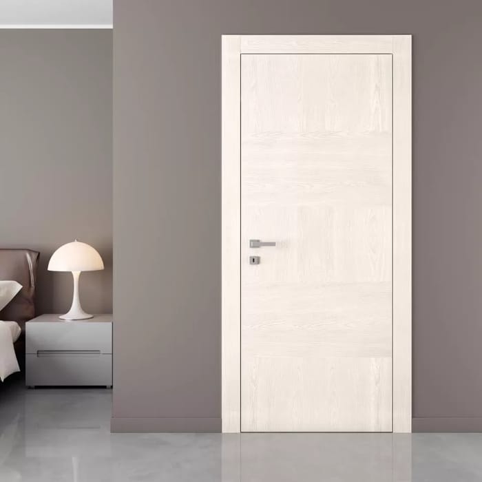 porte-da-interno-legno-beige-e-maniglia-grigia.jpg