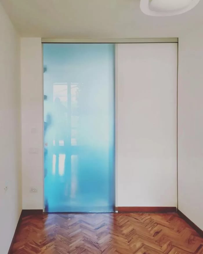 porte-da-interno-porta-scorrevole-con-anta-in-vetro.jpg