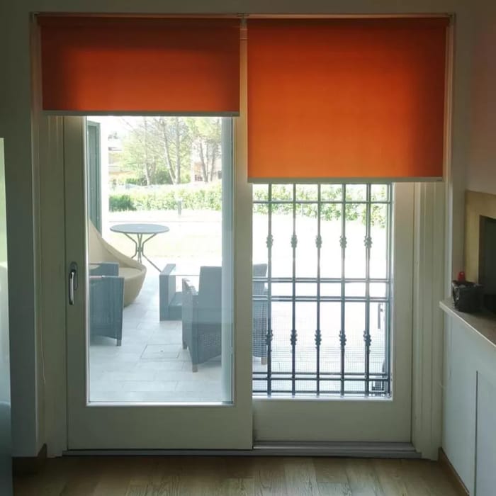 tende-a-rullo-su-misura-arancioni.jpg