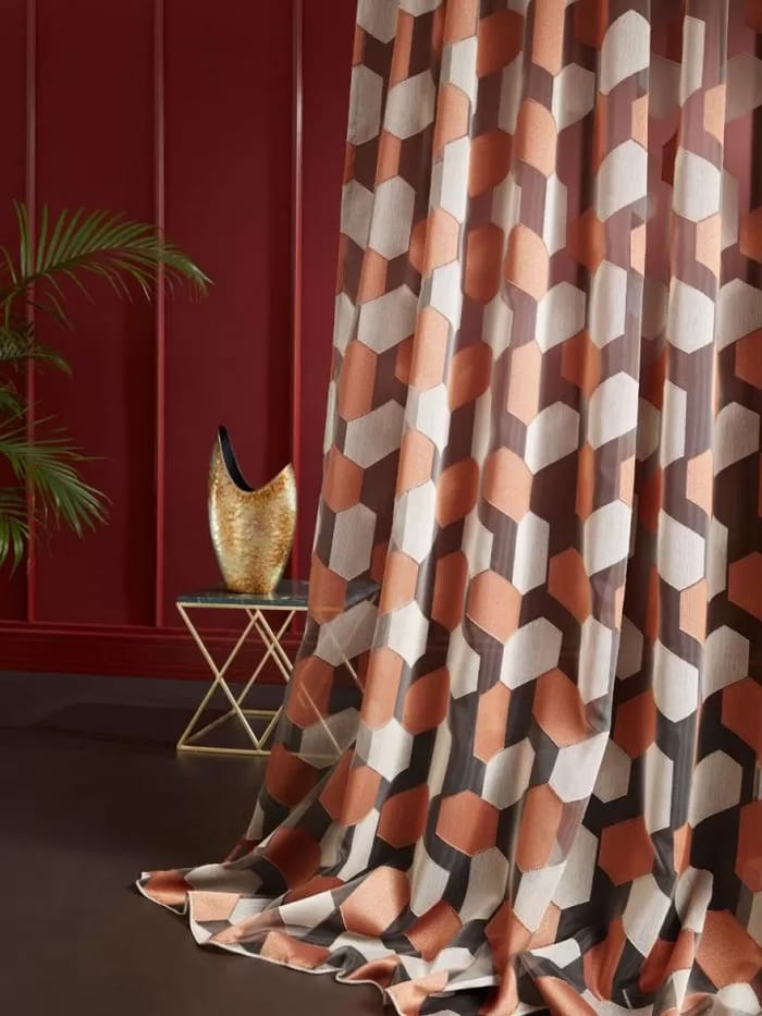 tende-darredo-per-interni-rombi-marroni-arancioni-e-beige.jpg