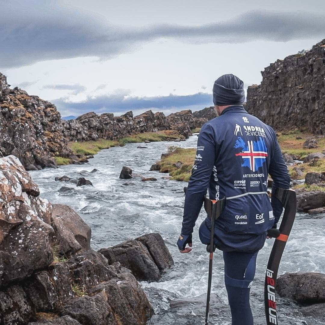 Andrea Devicenzi in Islanda e Rain Jacket Tempesta M9, abbigliamento personalizzato ciclismo Andrea Devicenzi in Islanda e Rain Jacket Tempesta M9, abbigliamento personalizzato ciclismo