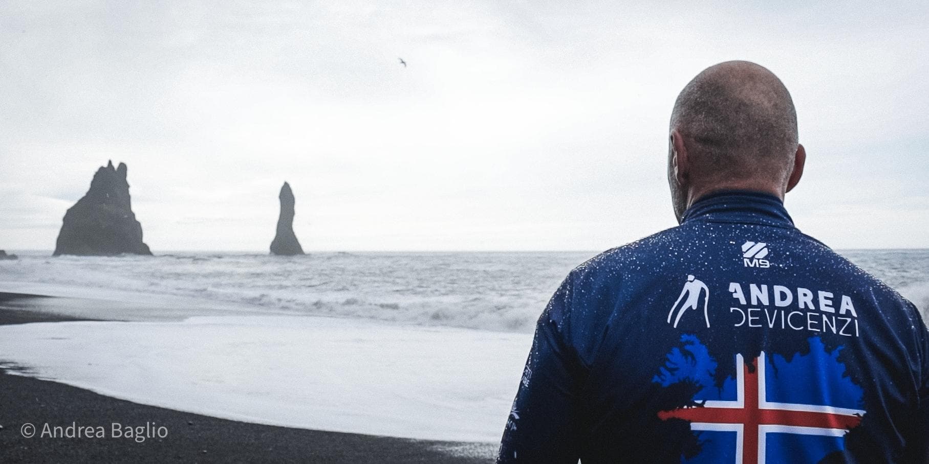 Andrea Devicenzi in Islanda e Rain Jacket Tempesta M9, abbigliamento personalizzato ciclismo Andrea Devicenzi in Islanda e Rain Jacket Tempesta M9, abbigliamento personalizzato ciclismo