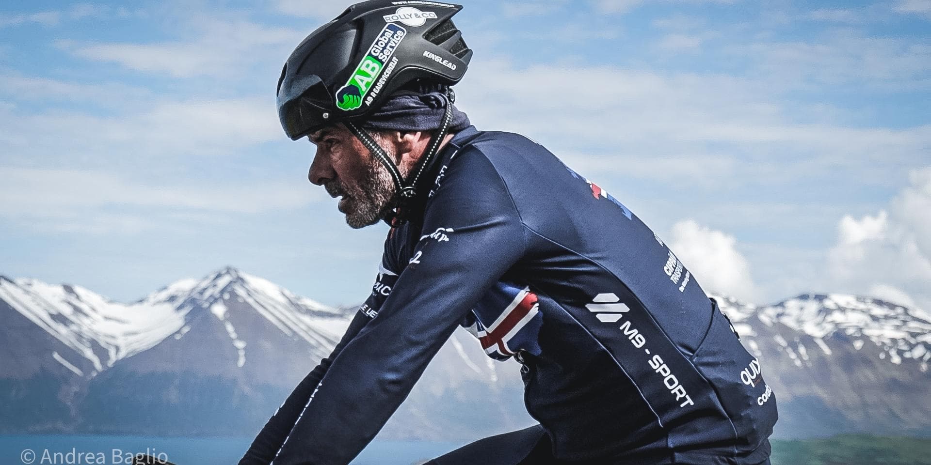 Andrea Devicenzi in Islanda e Rain Jacket Tempesta M9, abbigliamento personalizzato ciclismo Andrea Devicenzi in Islanda e Rain Jacket Tempesta M9, abbigliamento personalizzato ciclismo