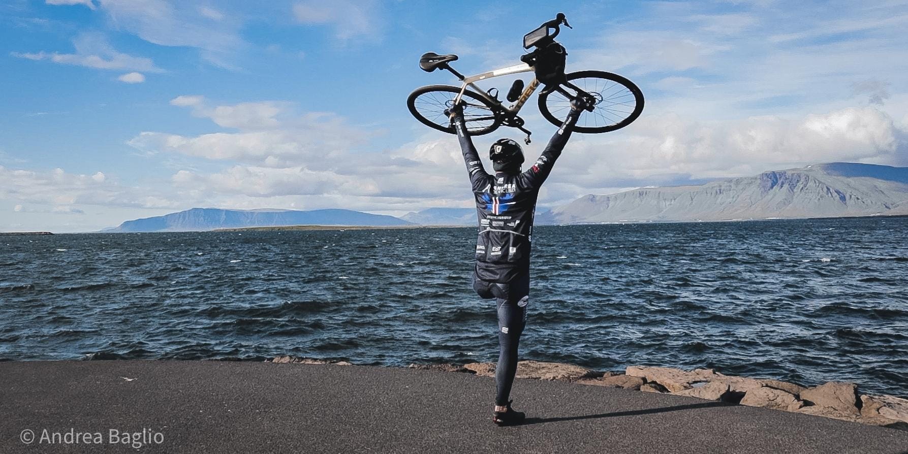 Andrea Devicenzi in Islanda con M9 rain jacket TEMPESTA Andrea Devicenzi in Islanda con M9 rain jacket TEMPESTA