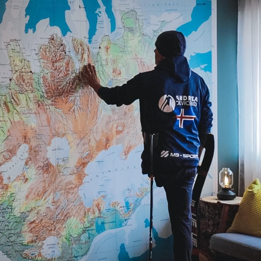 Andrea Devicenzi in Islanda e Rain Jacket Tempesta M9, abbigliamento personalizzato ciclismo Andrea Devicenzi in Islanda e Rain Jacket Tempesta M9, abbigliamento personalizzato ciclismo