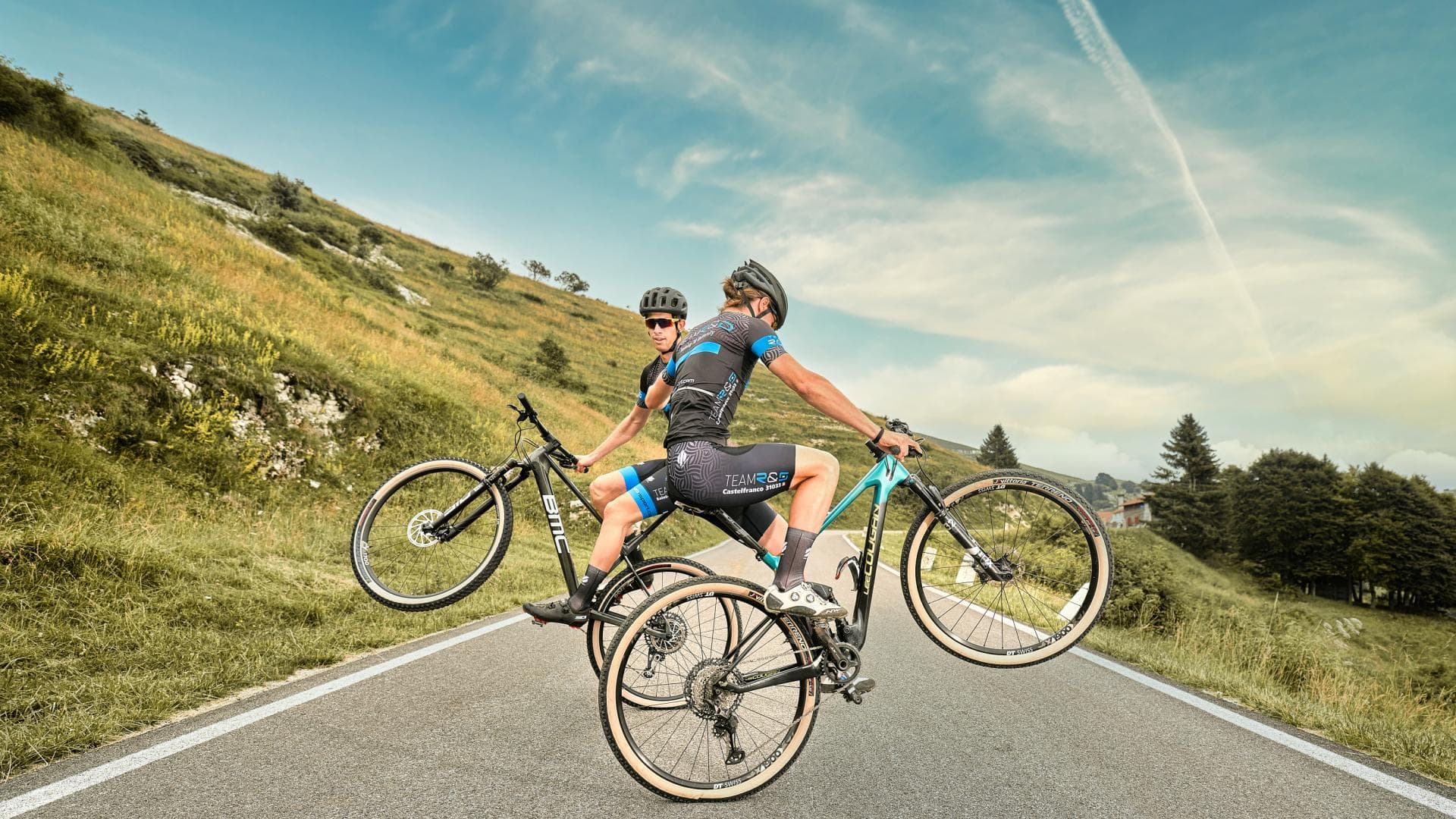 Custom MTB e marathon personalizzato per pro team e club Custom MTB e marathon personalizzato per pro team e club