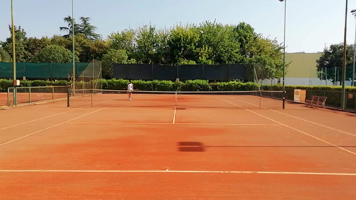 Campo in Terra Rossa 2 Esterno Campo in Terra Rossa 2 Esterno