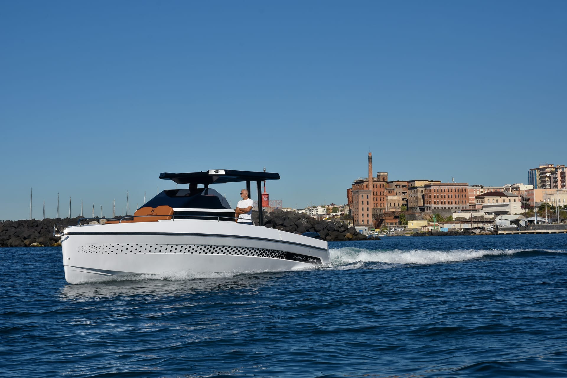 Innova 33 WA — vista esterna