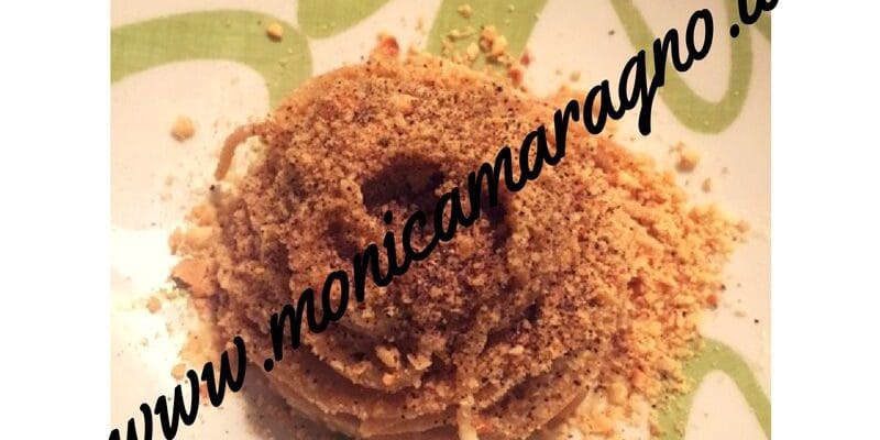 Spaghetti al pesto di finocchi e nocciole Spaghetti al pesto di finocchi e nocciole