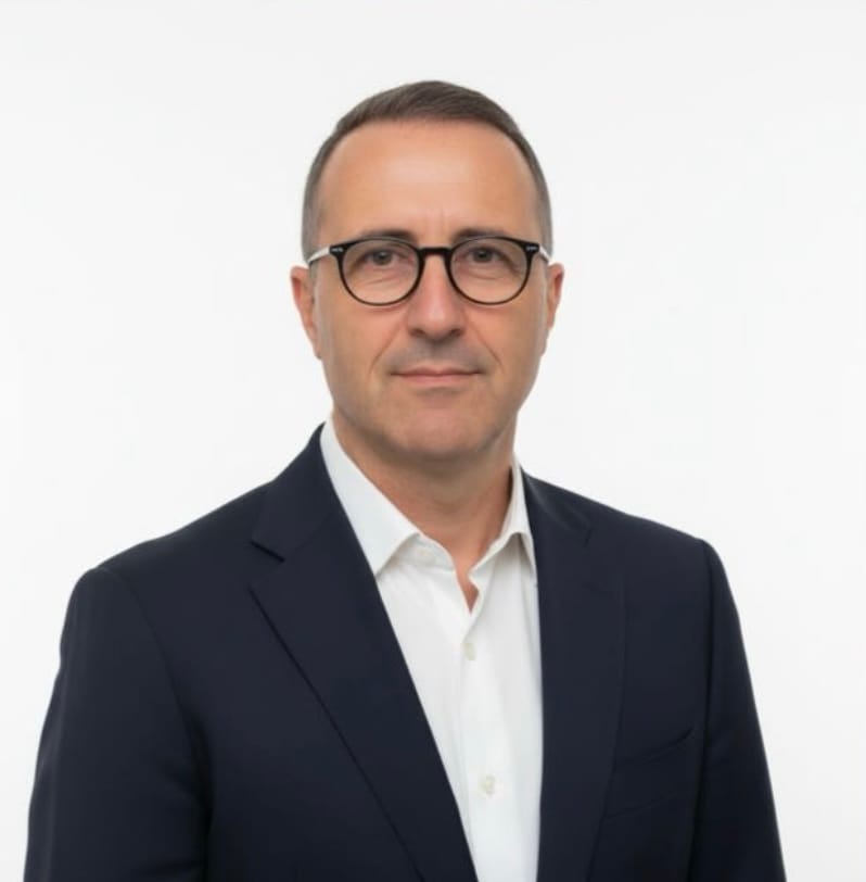 Rapini Roberto - La tua guida in Miccohub Ritratto professionale di Roberto Rapini , Fondatore di Miccohub ed esperto in evoluzione aziendale.