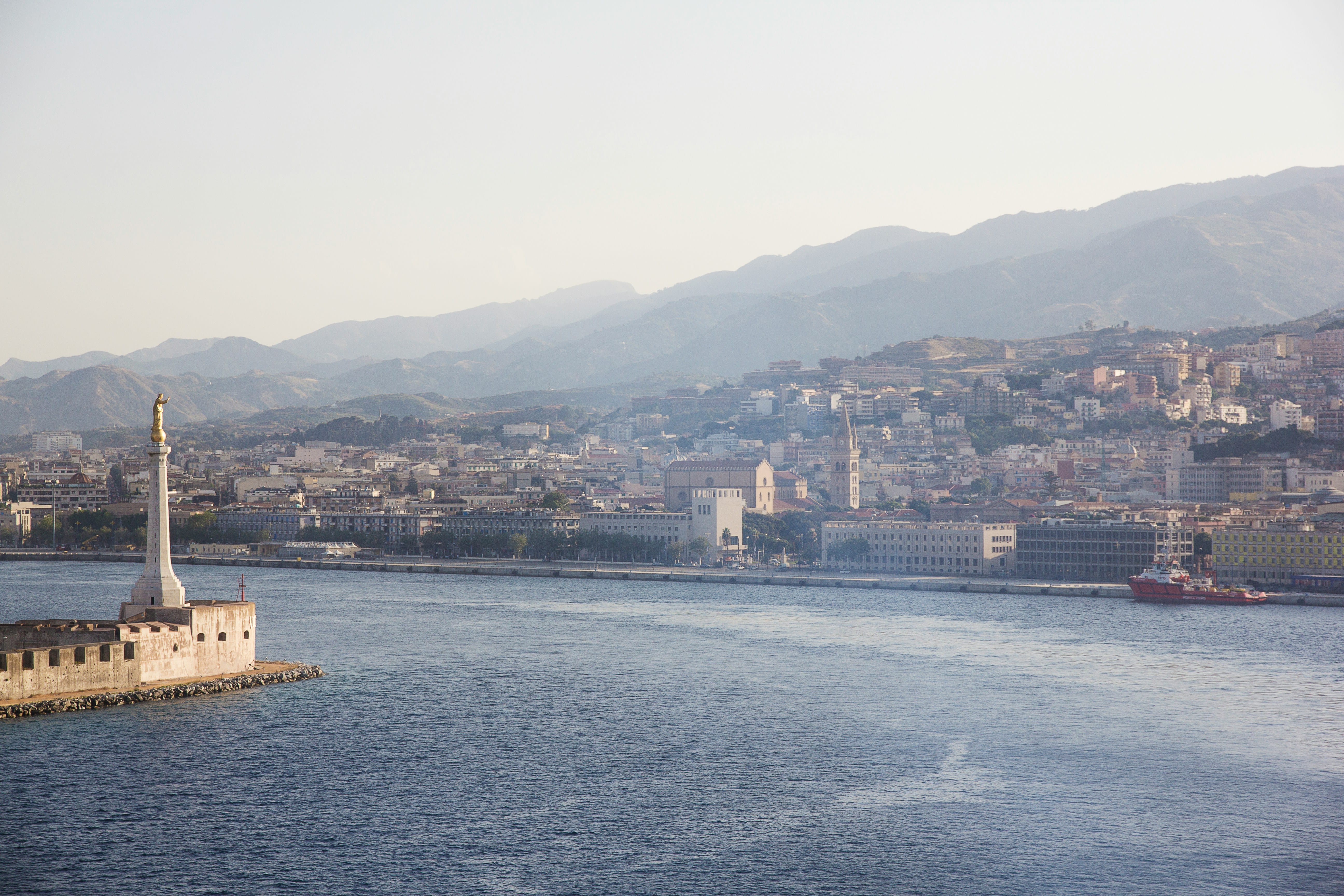 Il porto di Messina: storia, panorami e esperienze da vivere Il porto di Messina: storia, panorami e esperienze da vivere