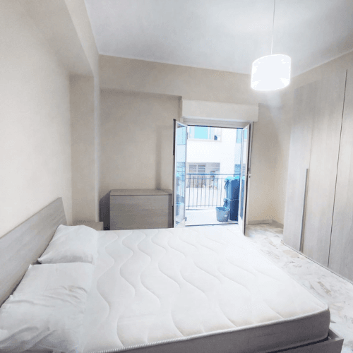 Camera matrimoniale Dimora dello Stretto – Messina vicino Policlinico Oreto Camera matrimoniale con letto matrimoniale nella Dimora dello Stretto vicino Policlinico Oreto a Messina