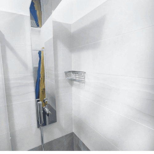 Colonna doccia Dimora dello Stretto – Messina vicino Policlinico Oreto Colonna doccia moderna nel bagno della Dimora dello Stretto vicino Policlinico Oreto a Messina