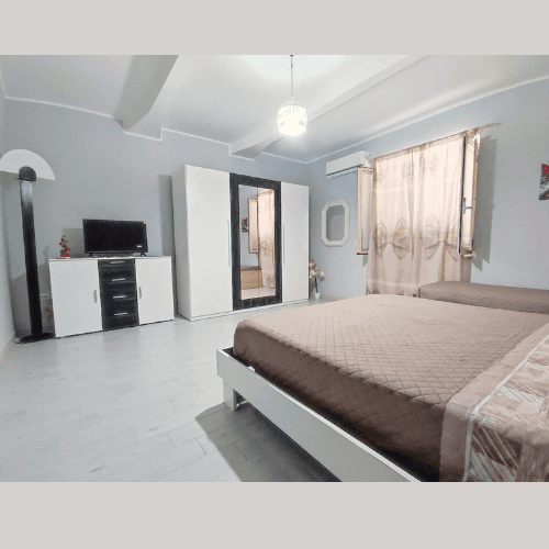 Camera da letto / 4 posti letto totali – vicino ATM Policlinico Messina Camera da letto / 4 posti letto totali nella Dimora dello Stretto, vicino ATM e Policlinico di Messina