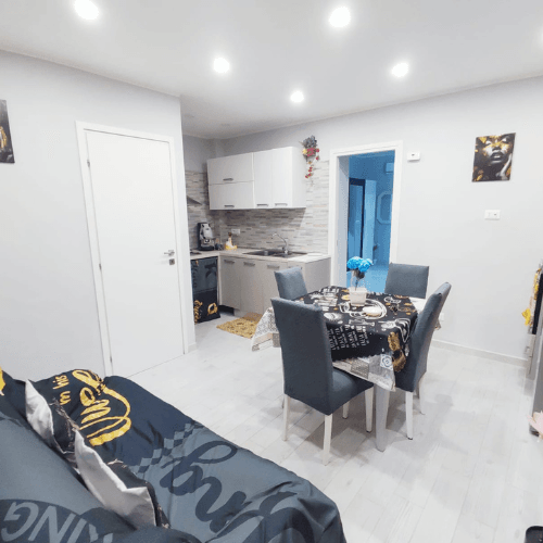 Soggiorno vicino Policlinico e ATM – Dimora dello Stretto Soggiorno luminoso con area relax nella Dimora dello Stretto a Messina vicino Policlinico e ATM