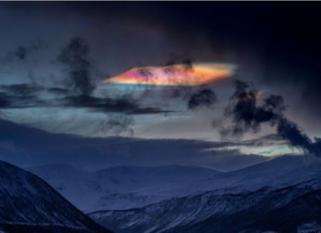 Spettacolari nubi nel buio polare Spettacolari nubi nel buio polare