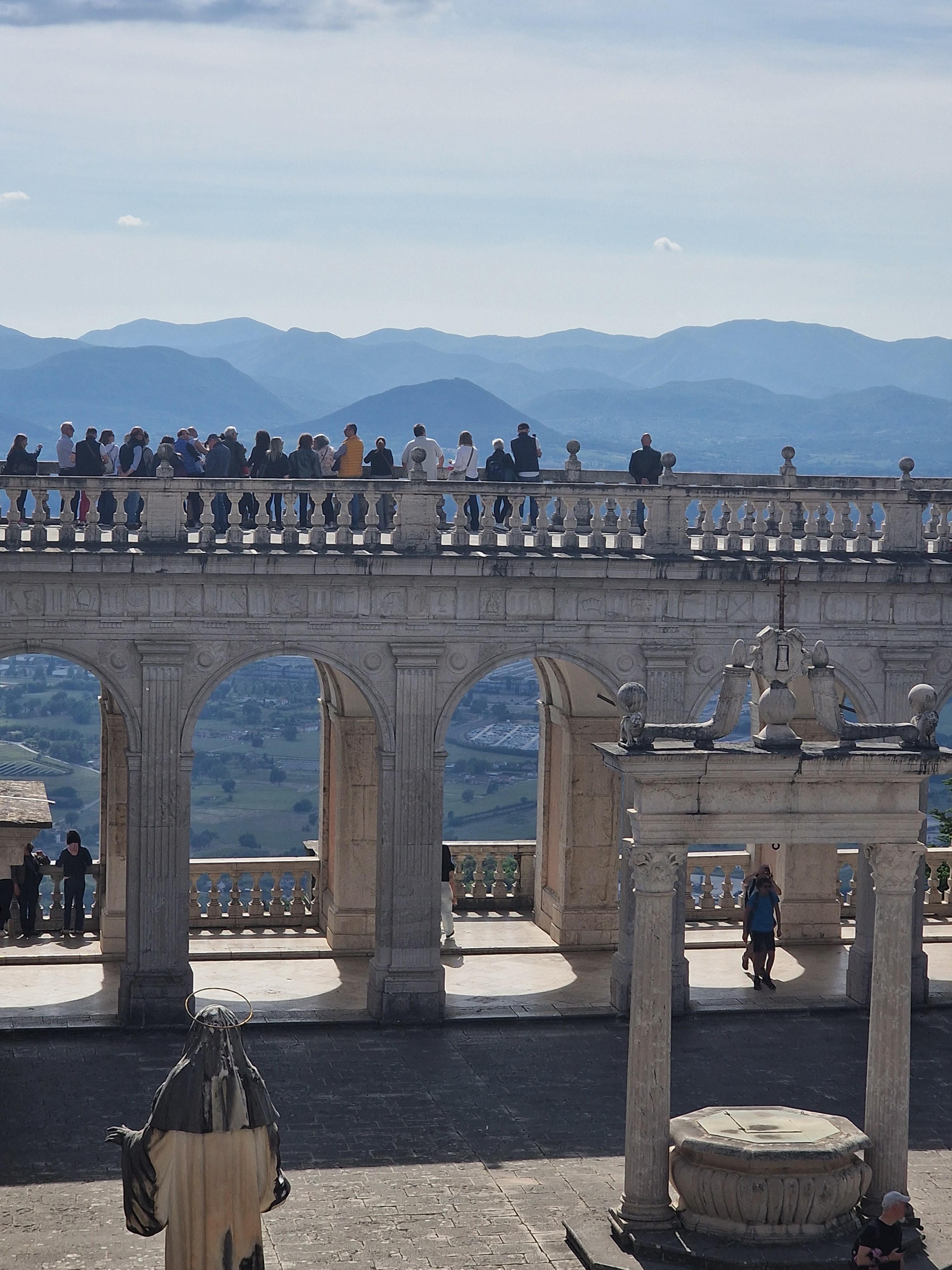Montecassino, la fede abbraccia la grande arte: aprono al pubblico le stanze dei Papi e dei Re IMG_7476
