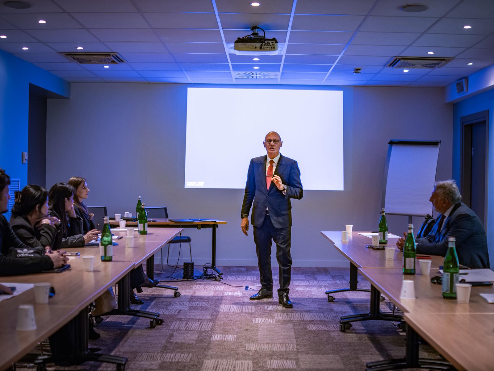 Luca Pacini, Analista del Rating Bancario, durante un evento sul credito