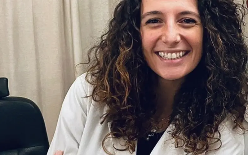 Dott.ssa Alessandra Pizzo nel suo studio