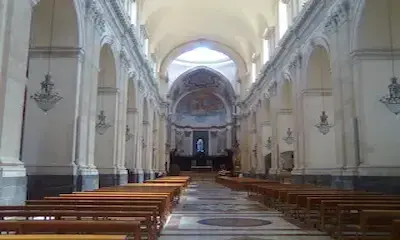 Cattedrale di Santagata Altare visto dall'ingresso