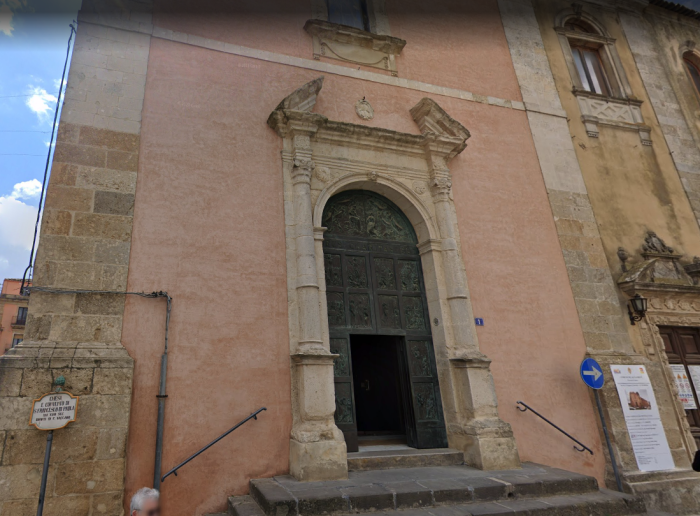 chiesa-parrocchiale-di-san-francesco-di-paola-caltagiroe.png