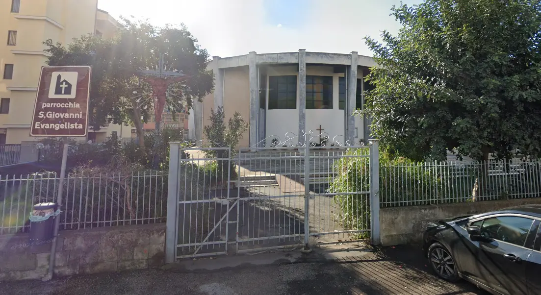 Facciata della Chiesa di San Giovanni Evangelista nel centro storico di Acireale