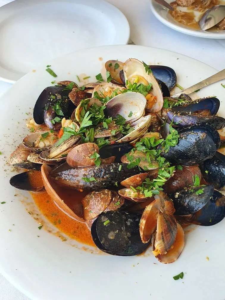 impepata-di-cozze-e-vongoleantipasto-di-andrew-faro.webp