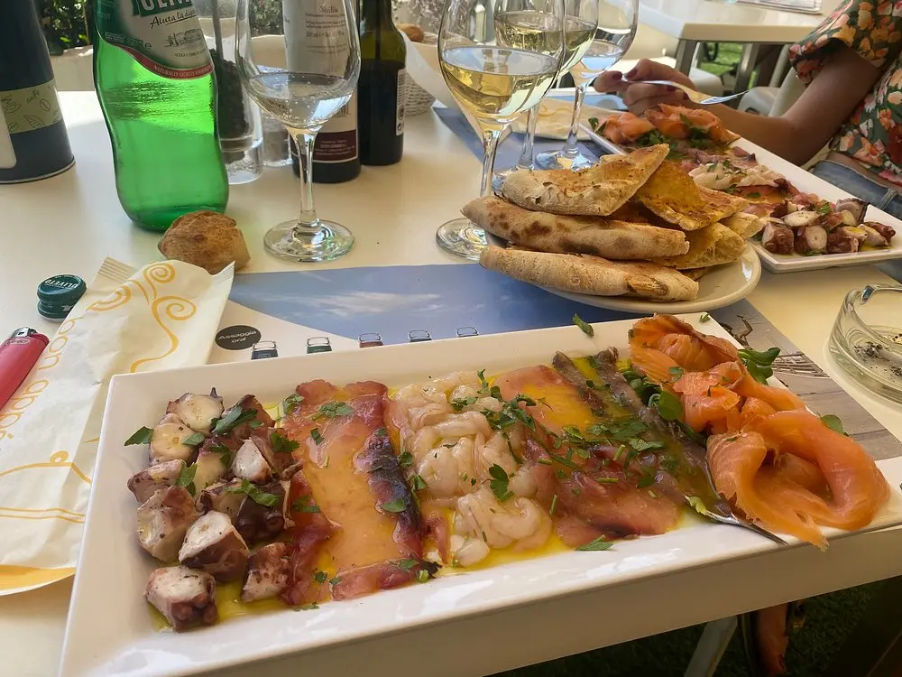 piatto-di-crudo-antipasto-di-andrew-faro-catania.webp