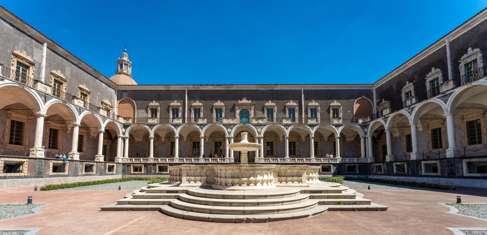 monastero-dei-benedettini-catania-piazza-dante.jpeg