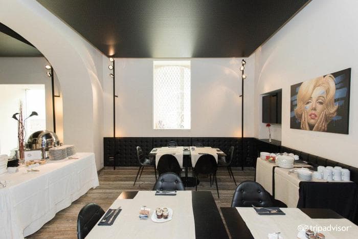 breakfast-room-v14268538-romano-house.jpeg