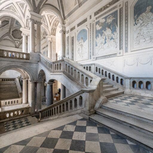 monastero-dei-benedettini-scalone-monumentale.jpeg