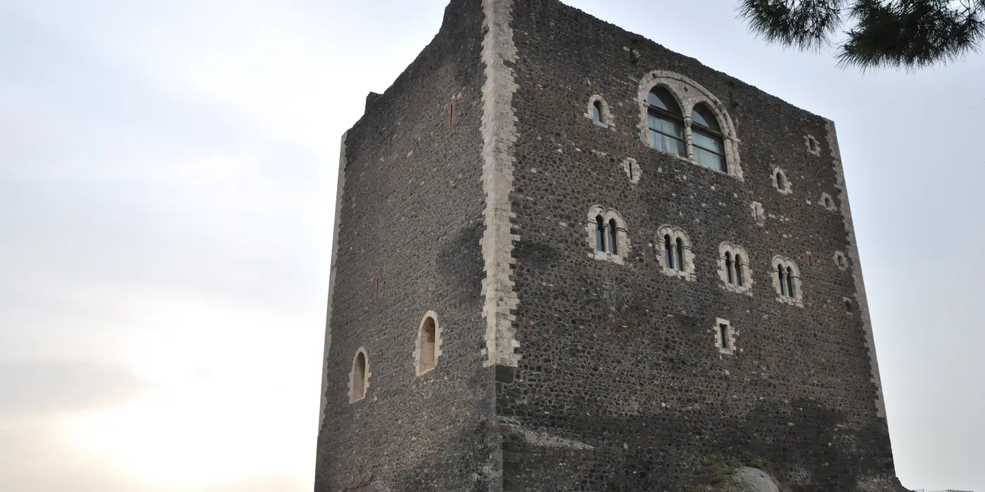 Il Castello normanno di Paternò in pietra lavica