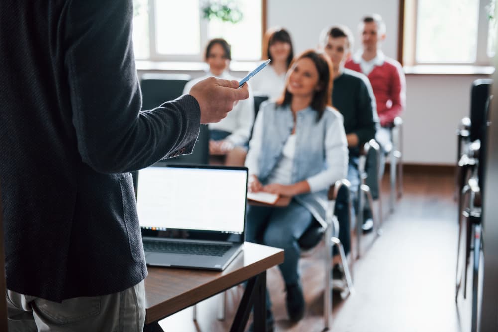 Come scegliere il corso di formazione giusto: consigli per una decisione consapevole Come scegliere il corso di formazione giusto: consigli per una decisione consapevole