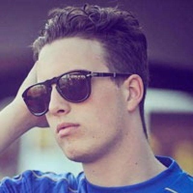 Massimiliano P. - Studente liceo classico Massimiliano P. - Studente liceo classico