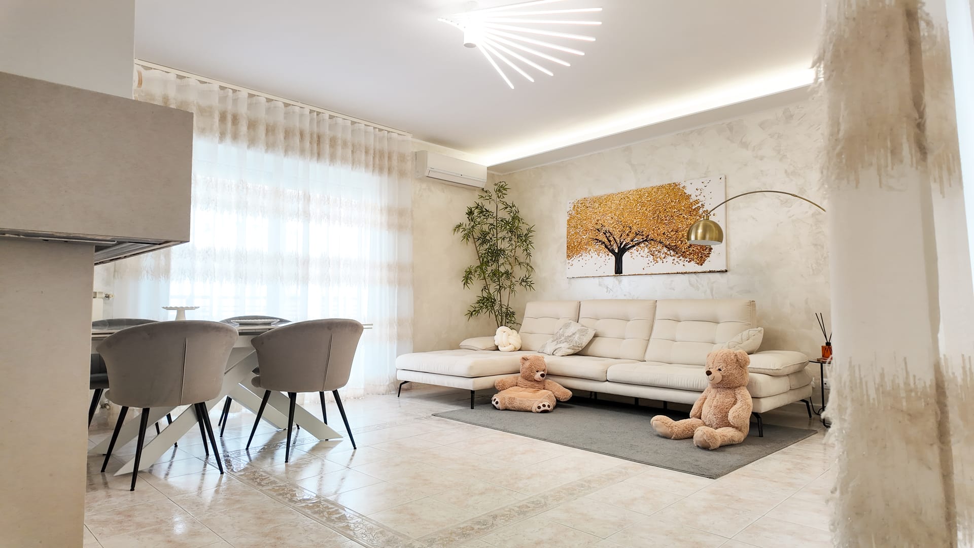 Ampio 4vani con box auto Ampio 4vani con box auto