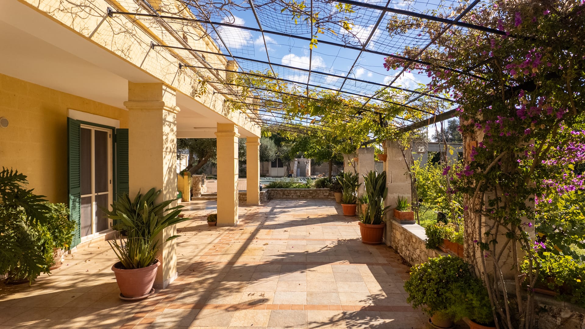 Villa recente realizzazione con piscina Villa recente realizzazione con piscina