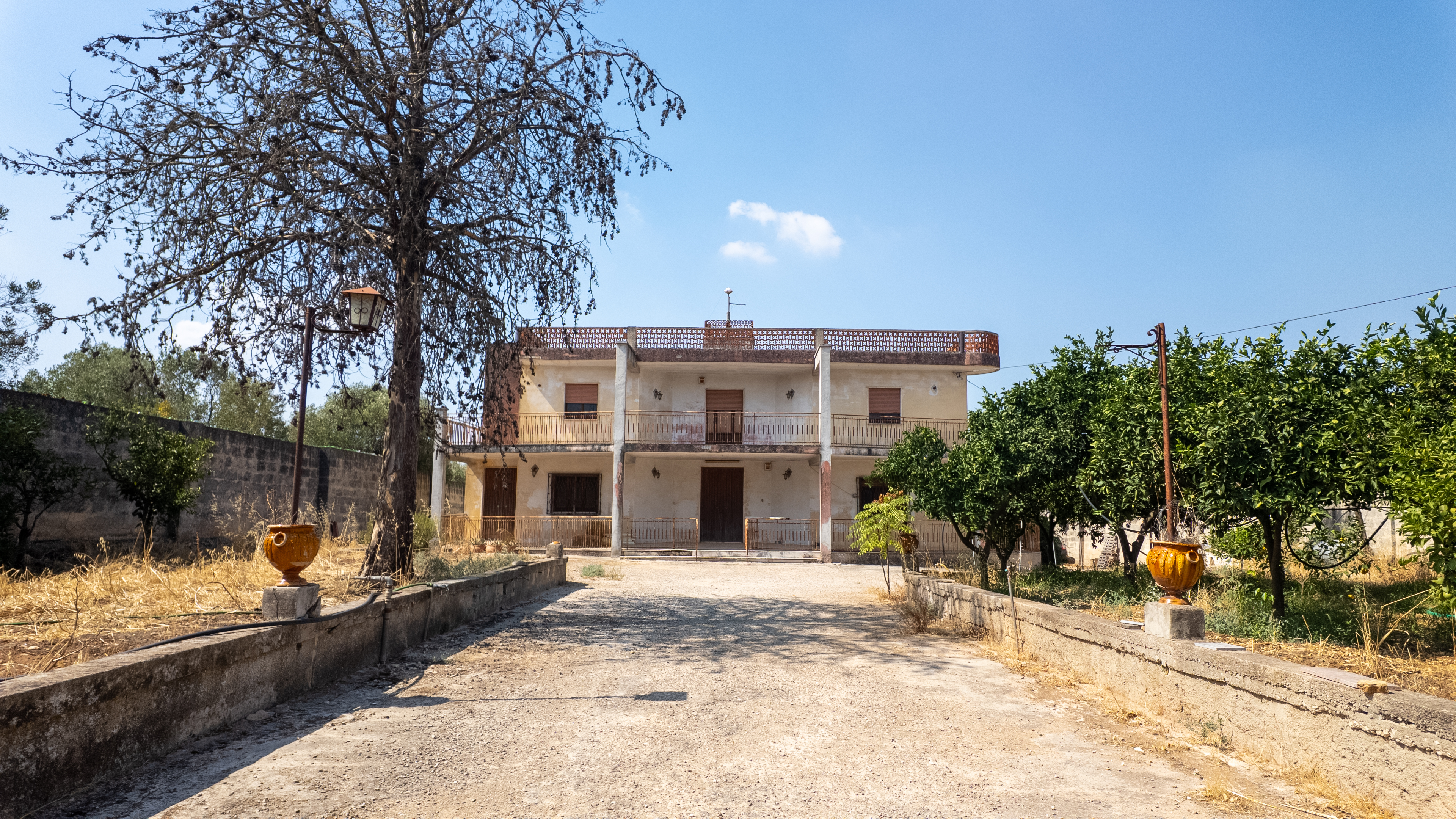 V.ze Via M. di Pompei - Villa con ampio terreno V.ze Via M. di Pompei - Villa con ampio terreno