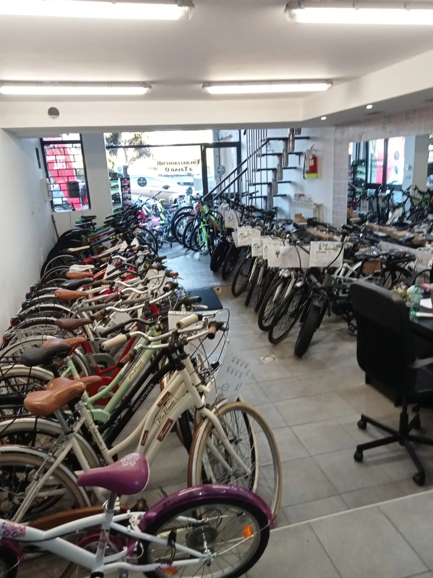 Il negozio Ecomobilità Rial in Via Luigi Perna 65