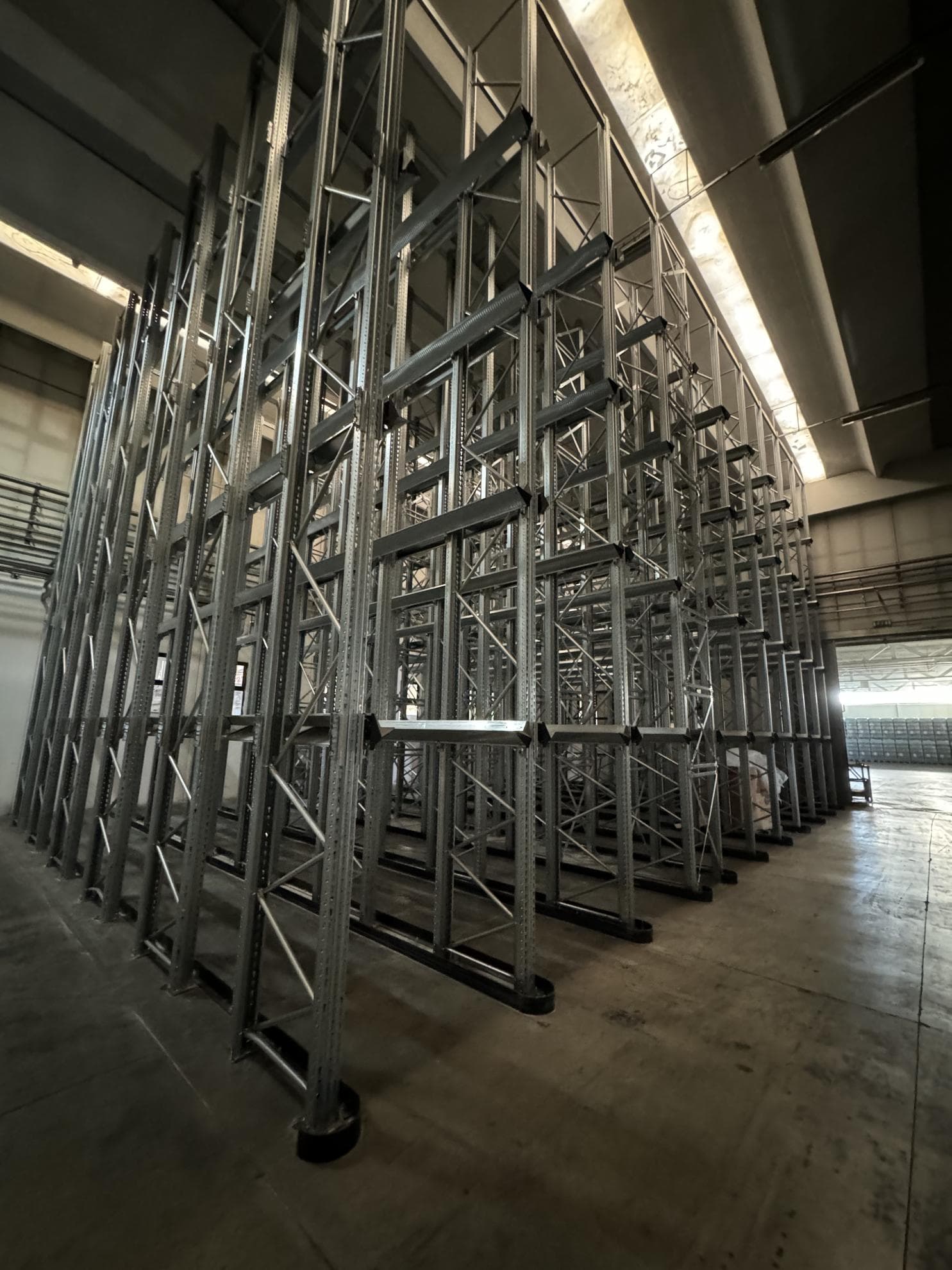 Come scegliere la migliore soluzione per le tue esigenze di scaffalature Come scegliere la migliore soluzione per le tue esigenze di scaffalature