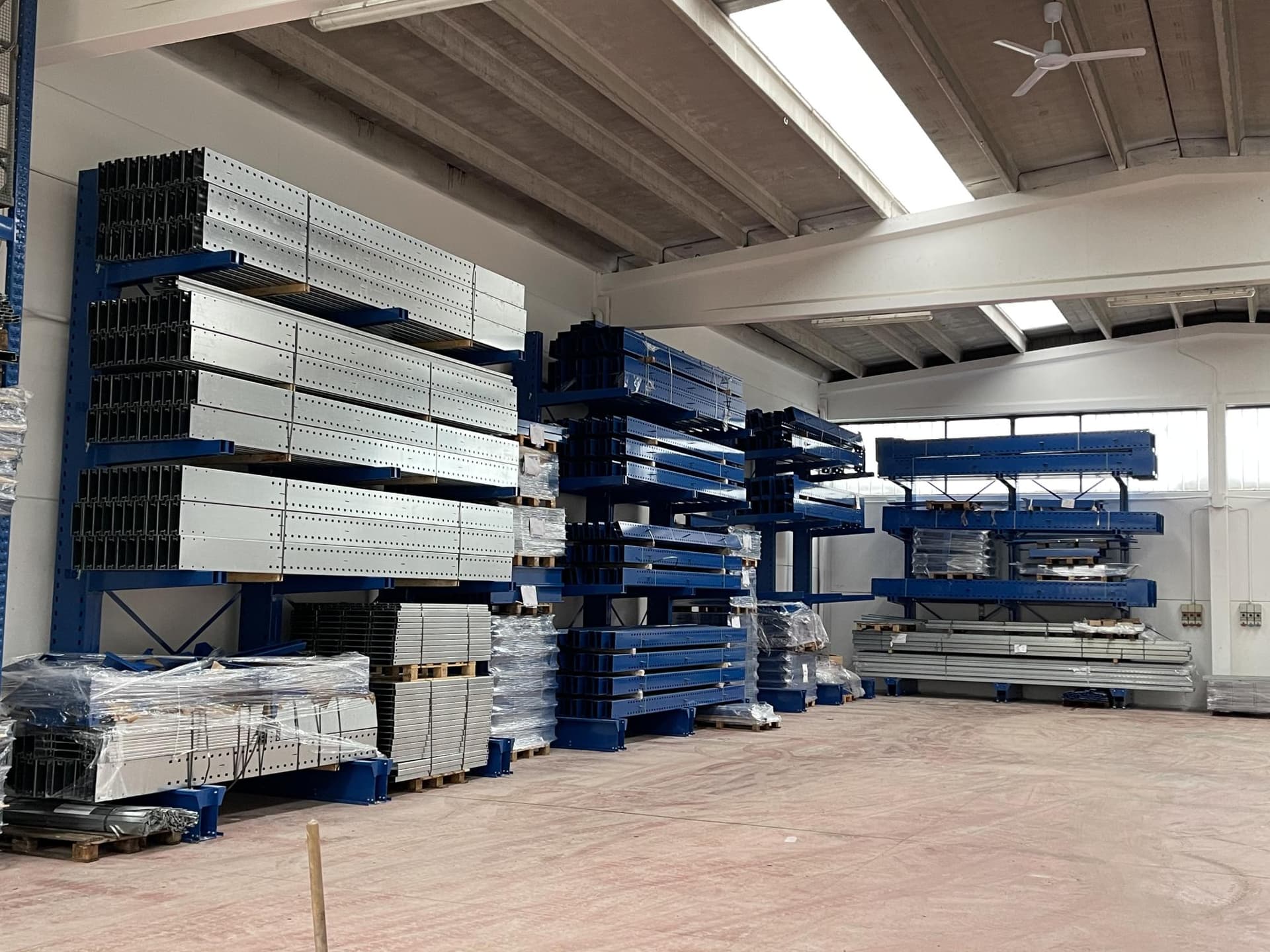 Le migliori soluzioni per organizzare le tue scaffalature Le migliori soluzioni per organizzare le tue scaffalature