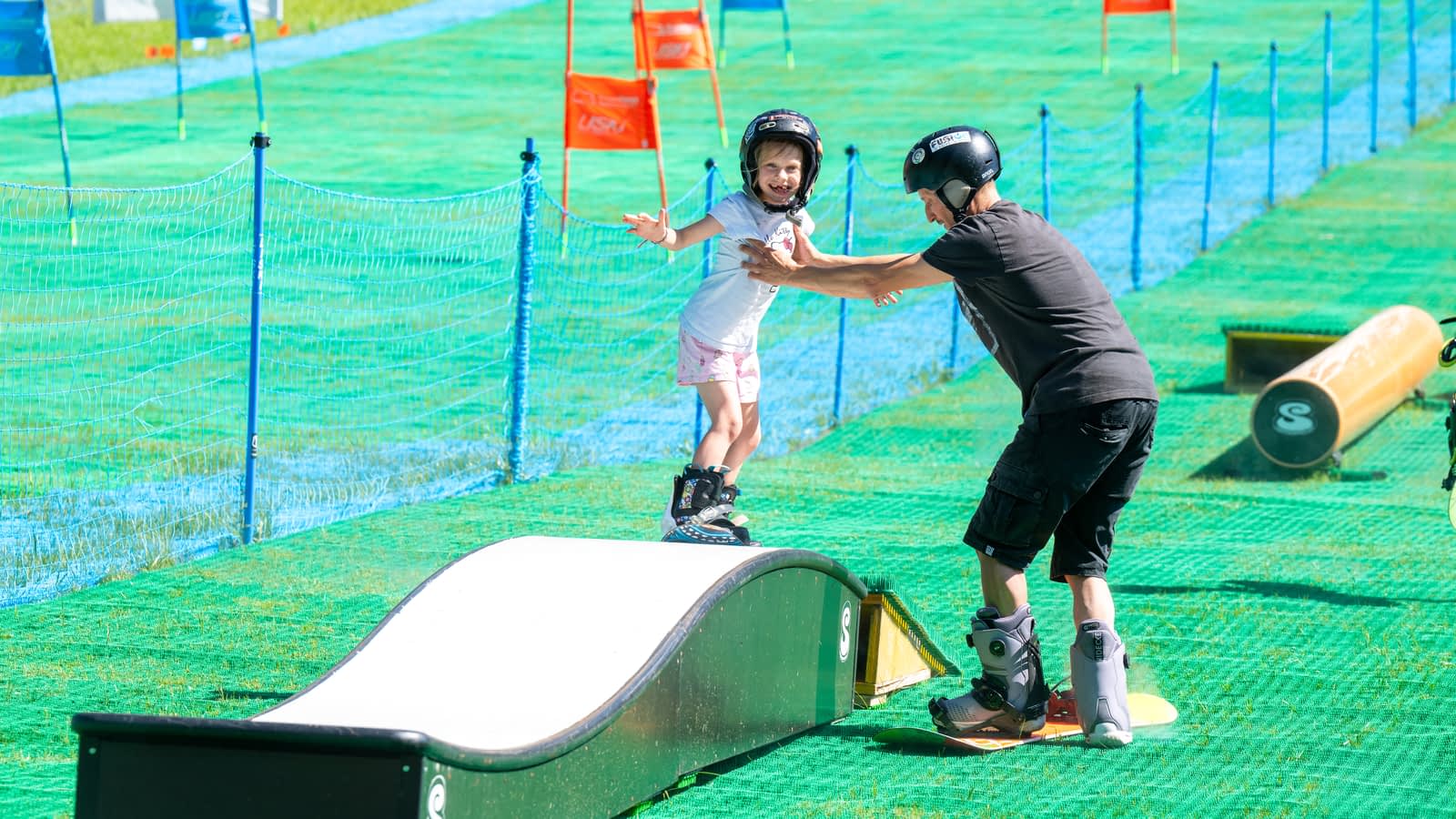 child-snowboard-lesson-synthetic-snowpark-presolana.jpg child-snowboard-lesson-synthetic-snowpark-presolana.jpg