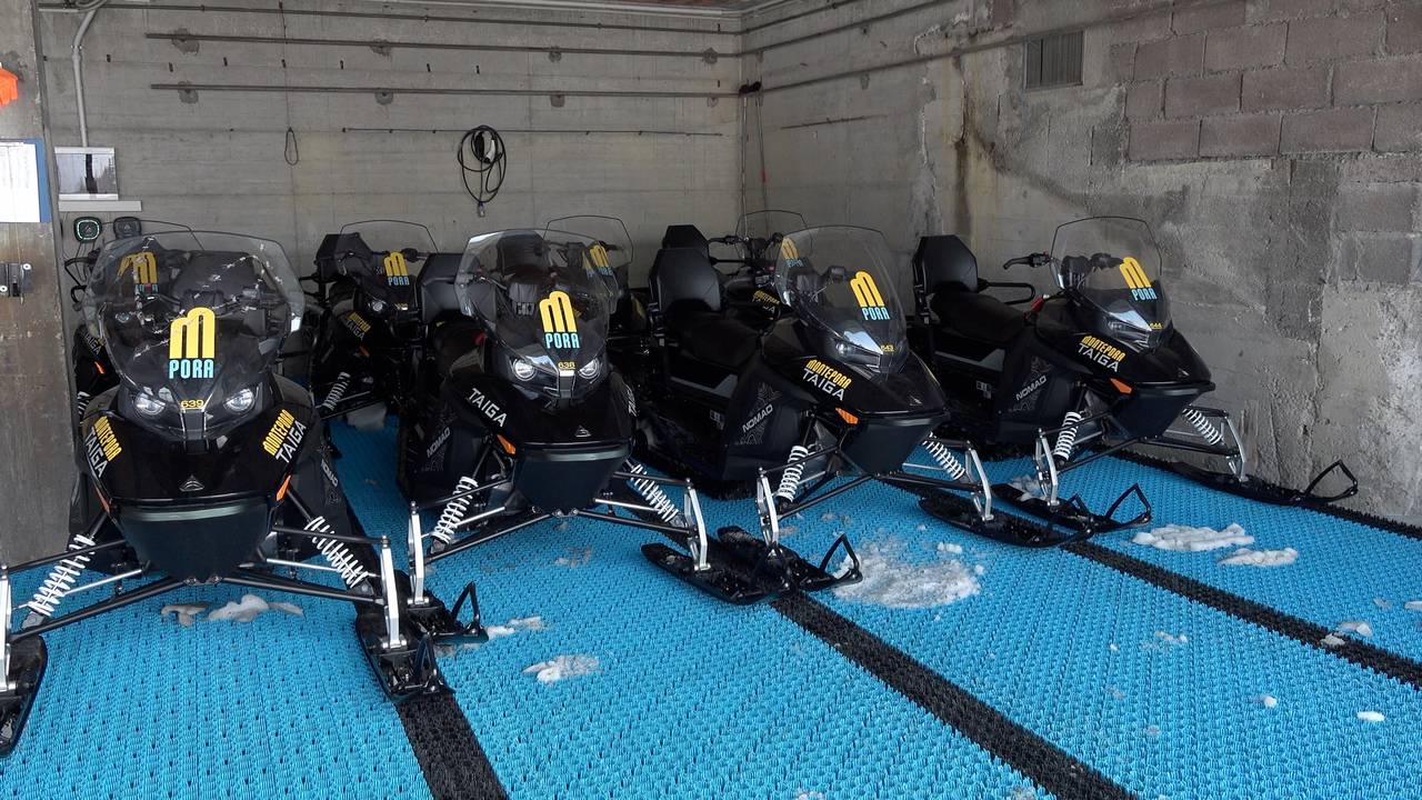 Struttura Neveplast NP Lift per l'organizzazione delle motoslitte nei garage degli impianti sciistici
