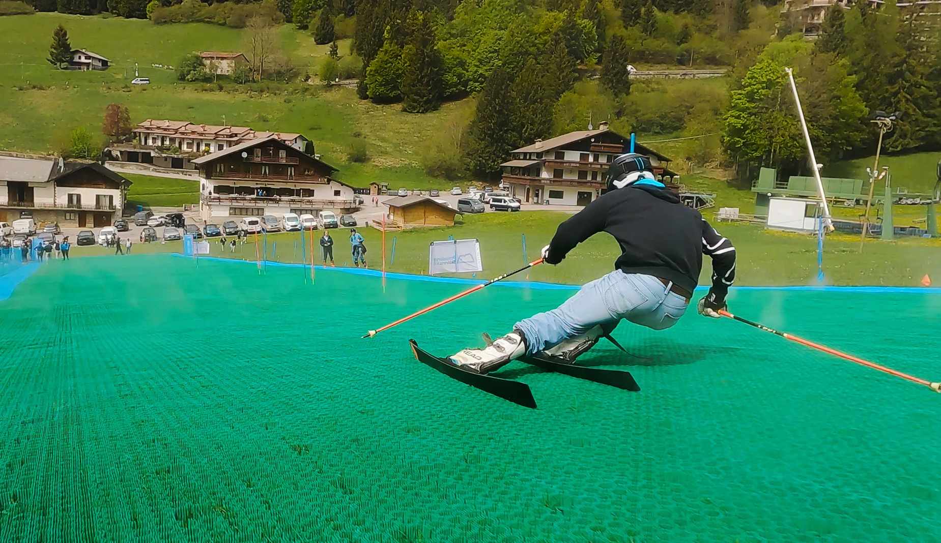 Artificial ski slope with ski lift in Presolana by Neveplast