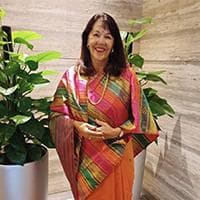 Autrice best seller, biologa, psicoterapeuta di fama internazionale, fondatrice della Metamedicina® Autrice best seller, biologa, psicoterapeuta di fama internazionale, fondatrice della Metamedicina®