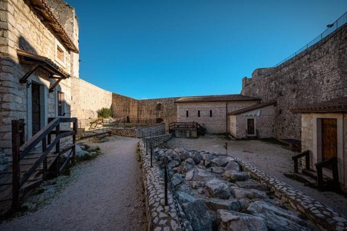 rocca-janula-1.jpg